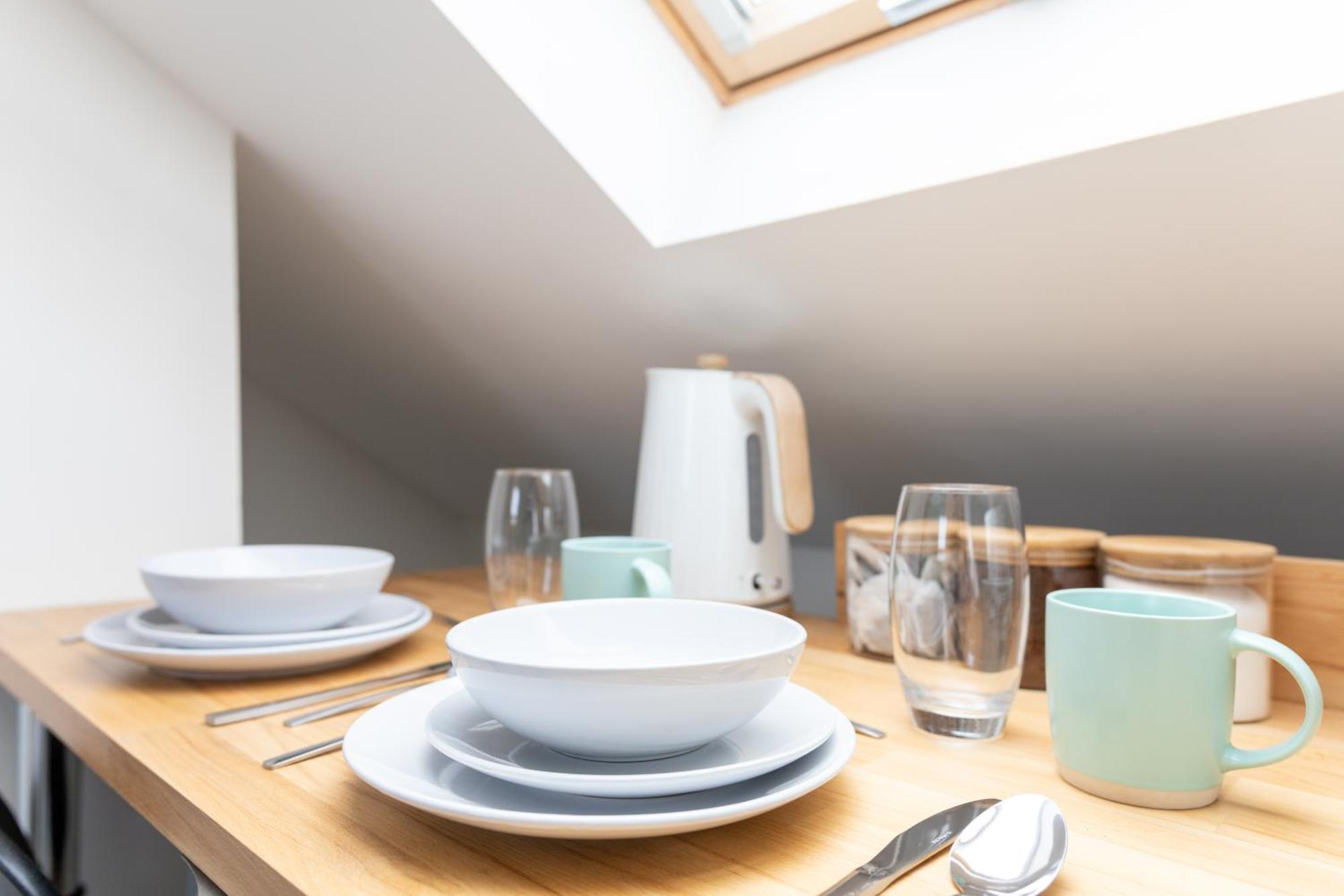 Bay City Studio Apartments Кардифф Экстерьер фото