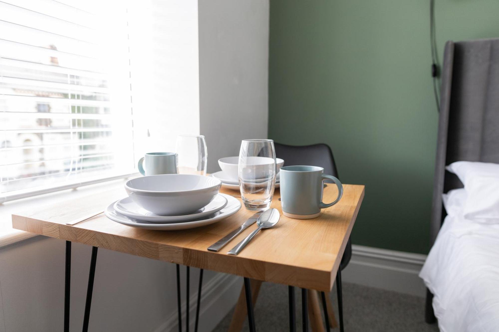 Bay City Studio Apartments Кардифф Экстерьер фото